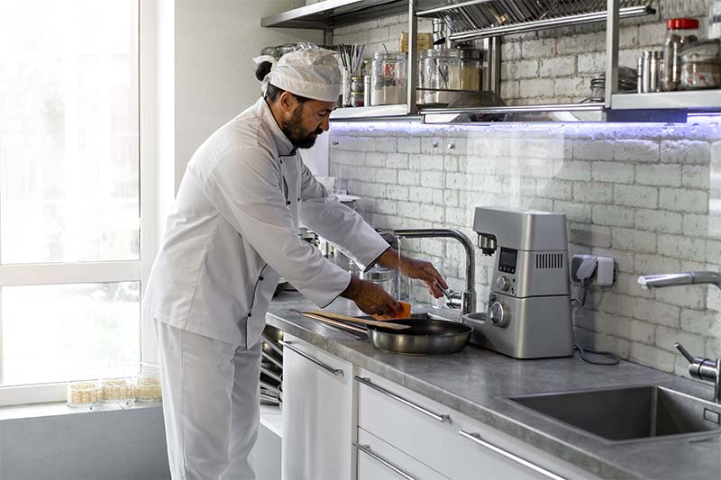 Câte lavoare sunt necesare pentru igienizarea personalului în bucătărie?